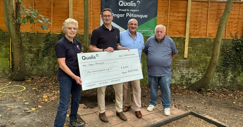 Cheque presentation to Ongar Pétanque